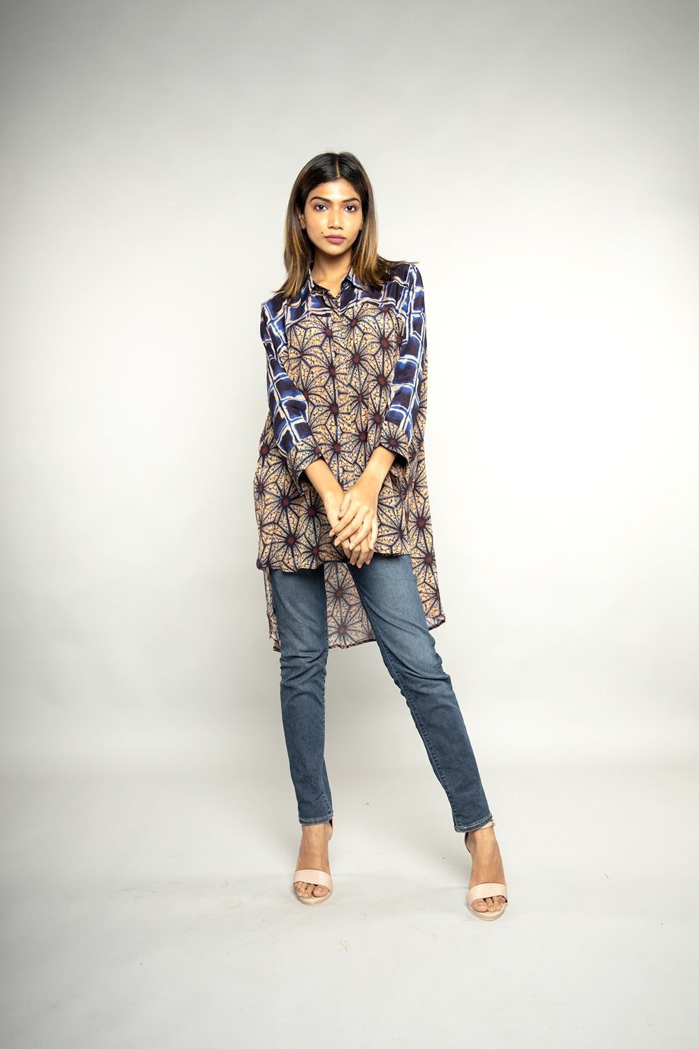 BROWN & BLUE PRINT HIGH-LOW HEM SHIRT