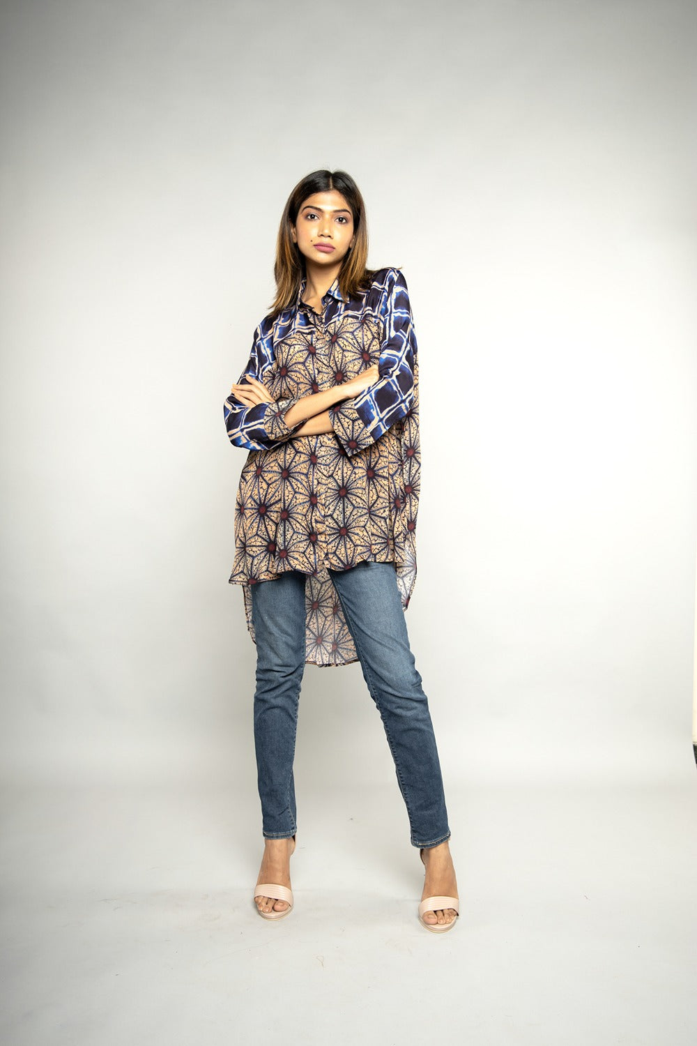 BROWN & BLUE PRINT HIGH-LOW HEM SHIRT