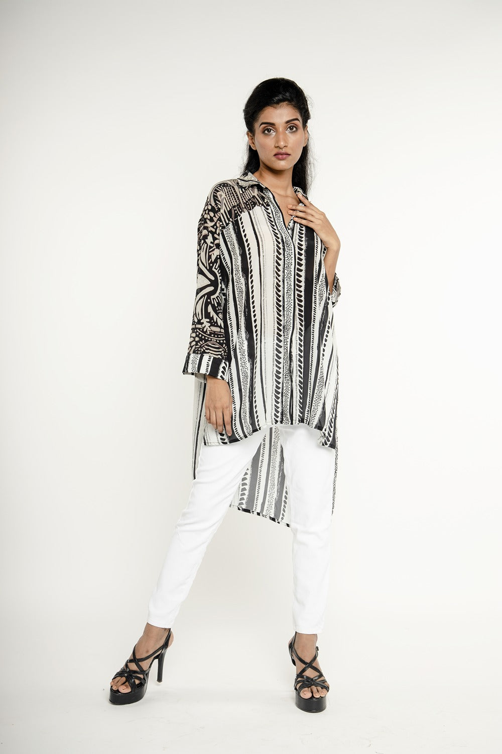 B& W STRIPE PRINT HIGH-LOW HEM SHIRT