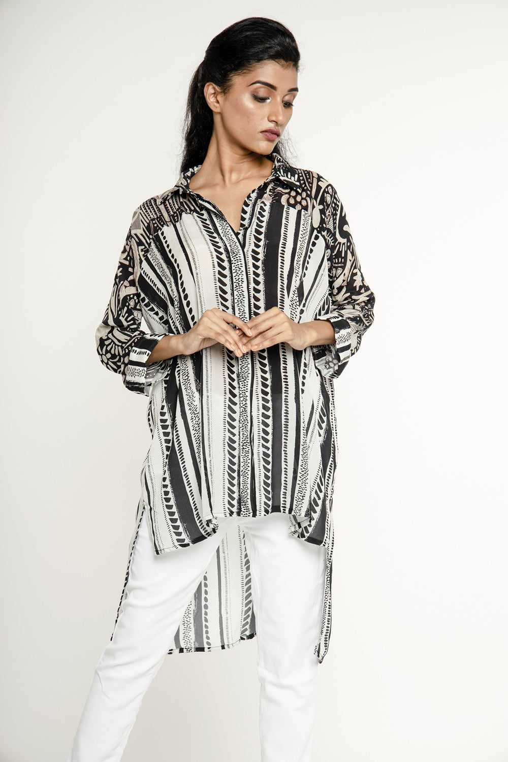 B& W STRIPE PRINT HIGH-LOW HEM SHIRT