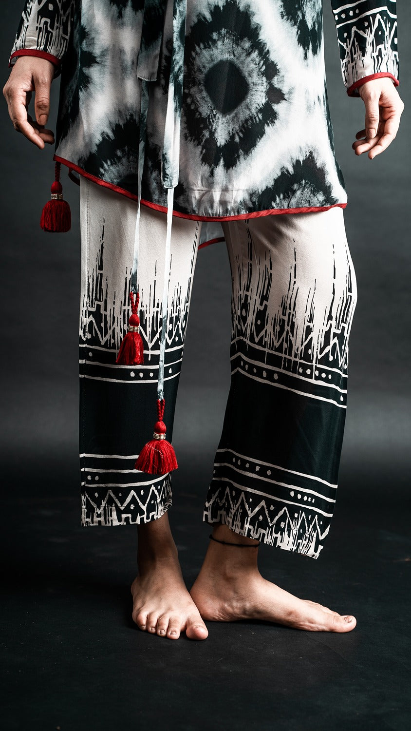 B/W IKAT PRINT CO ORD