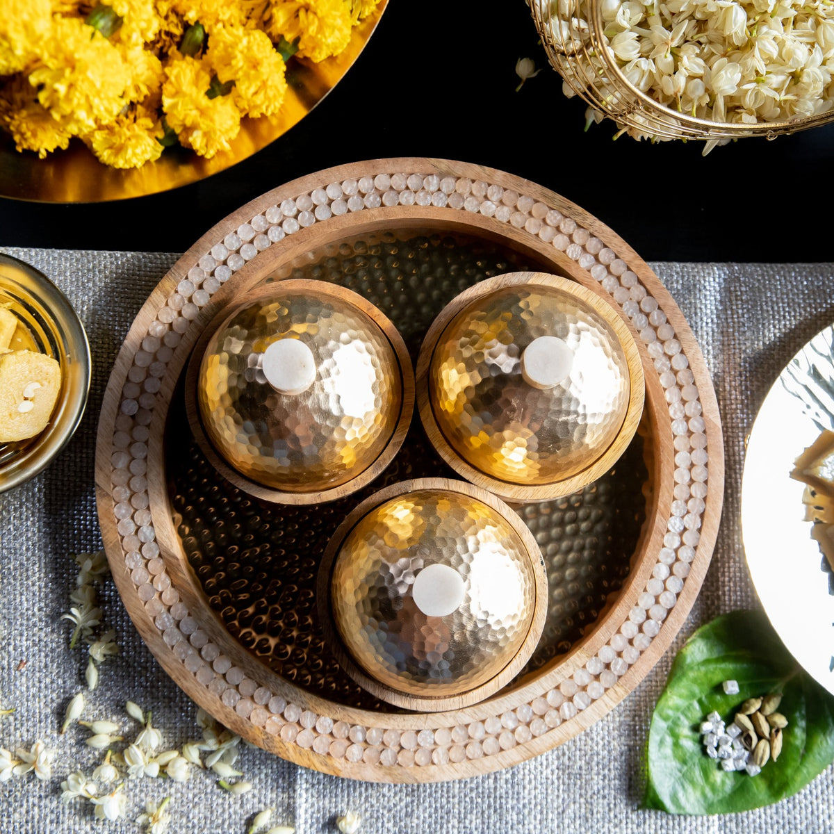 Fajr Platter with Jar Set in Gold